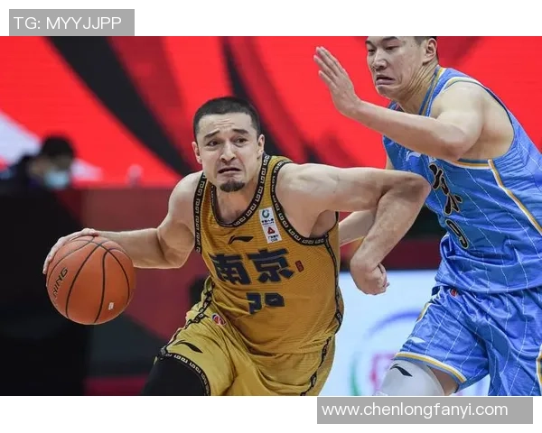 南京篮球队在邀请赛中的强劲表现与战术分析